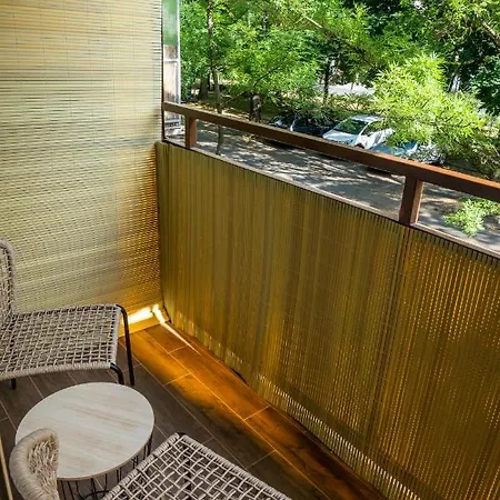 Secret Garden Apartment *